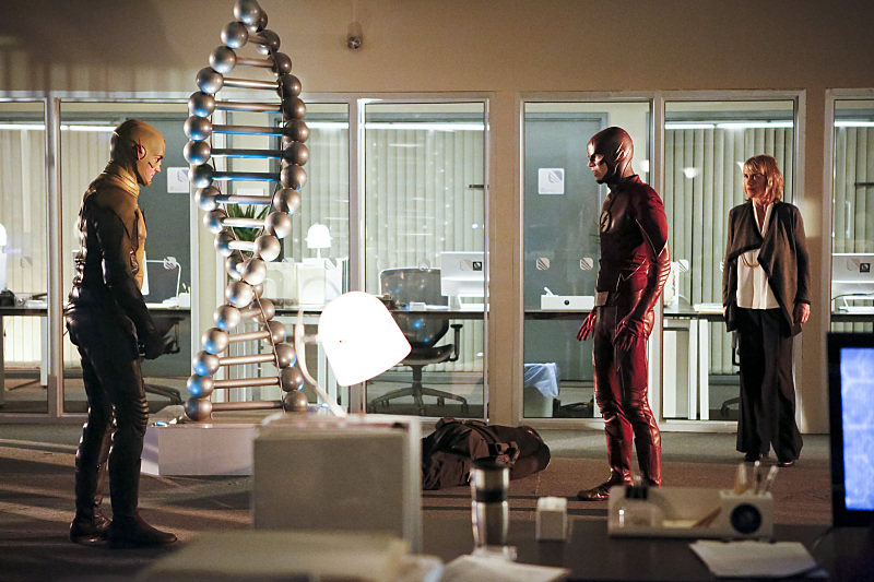 Illustration for article titled The Flash rushes through an overstuffed episode as Reverse-Flash returns